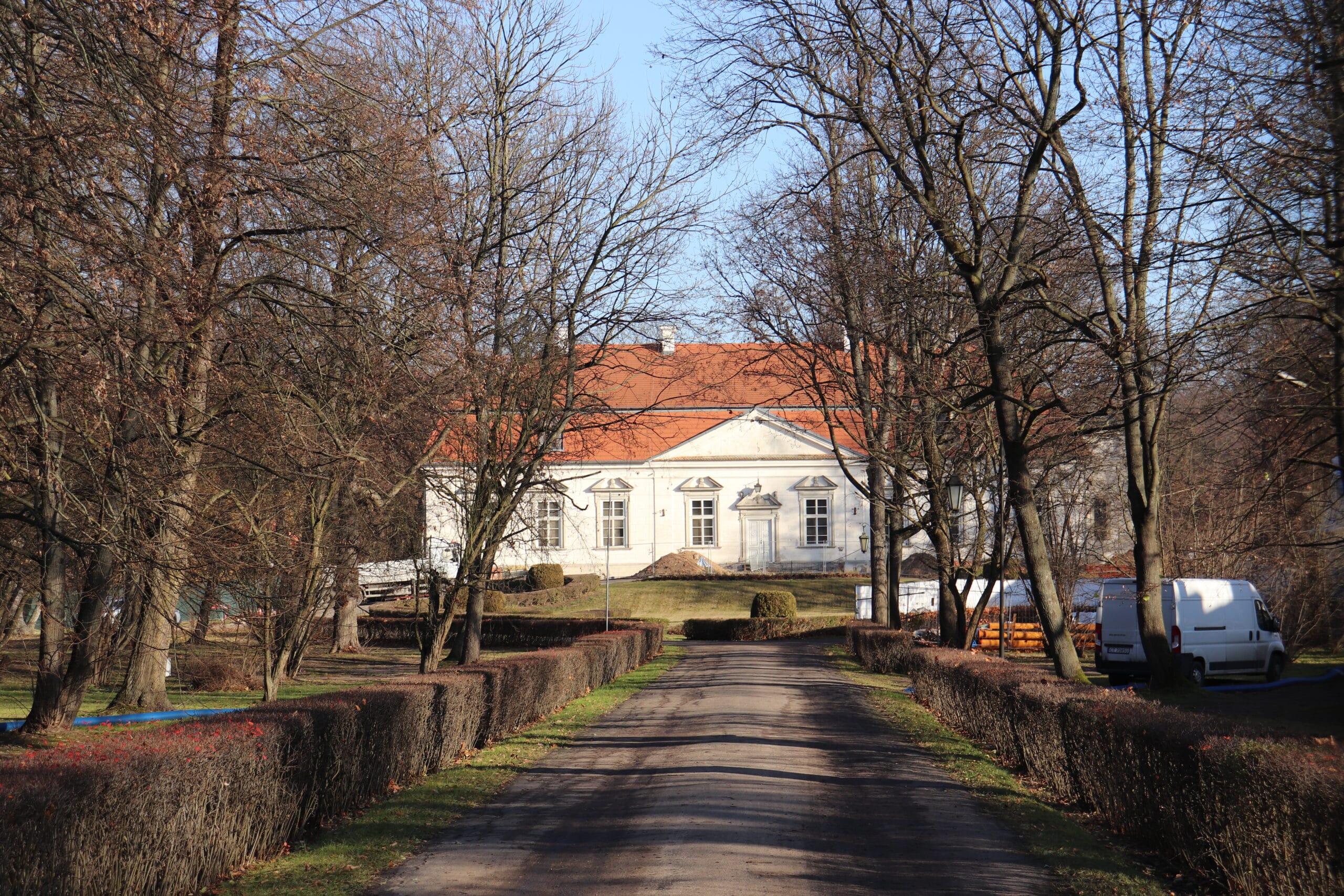 dwór w Oborach - historia Konstancina